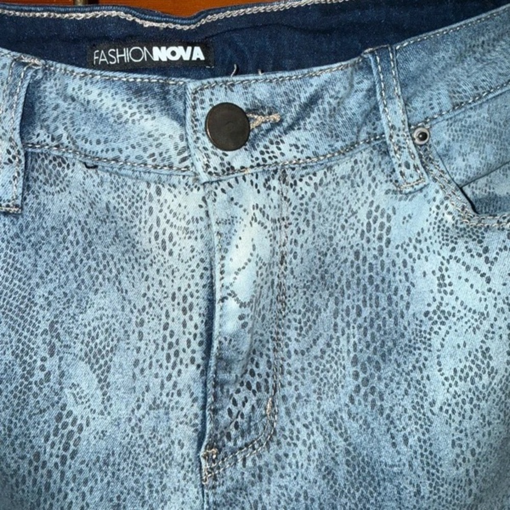 Fashion Nova Men's Ombre Floral-Print Slim Straight Jeans - Blue Fade - Picture 3 of 4